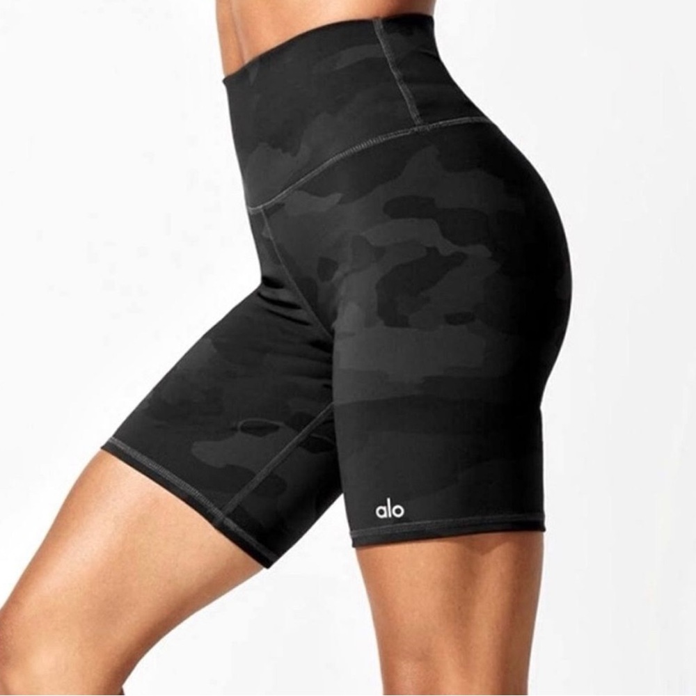 ALO Yoga Women's Dark Camo Bike Shorts